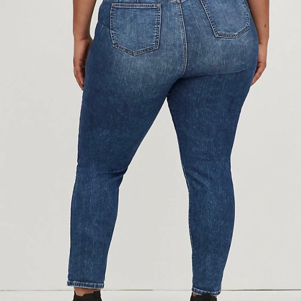 Torrid Bomdshell Straight Premium Stretch High Rise Jean NWT - Picture 4 of 8